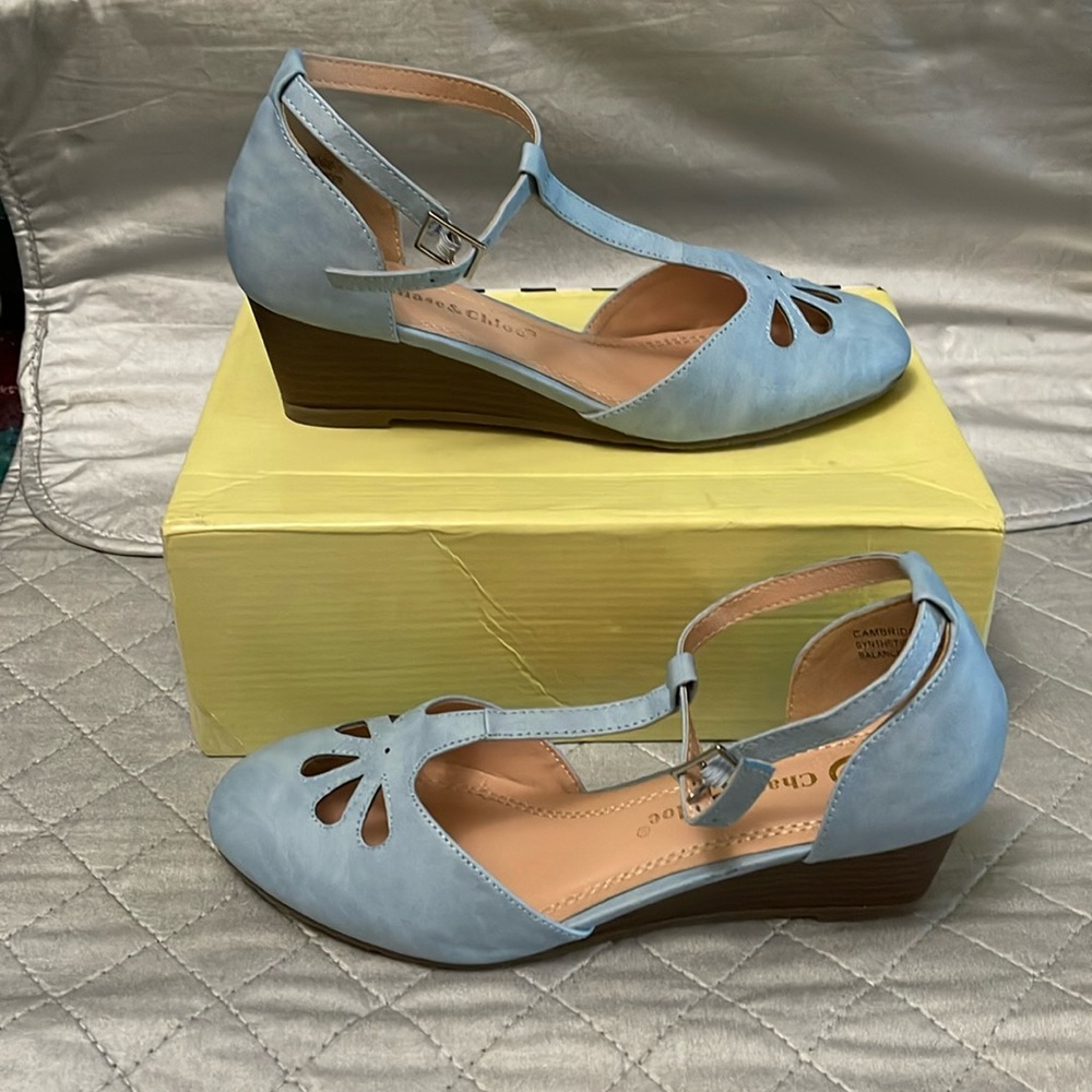 NWOT Chase & Chloe light blue wedges.